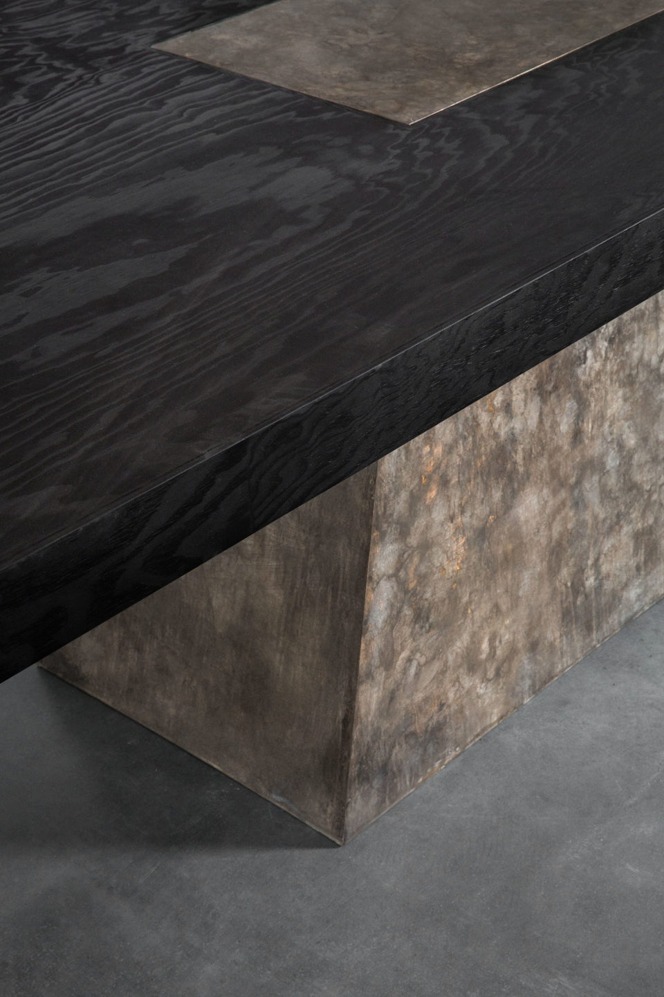 PLUG BRONZE AND BLACK PLYWOOD TABLE