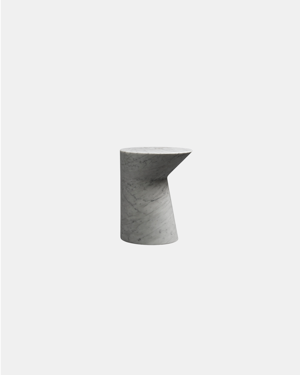 IO CARRARA SIDE TABLE