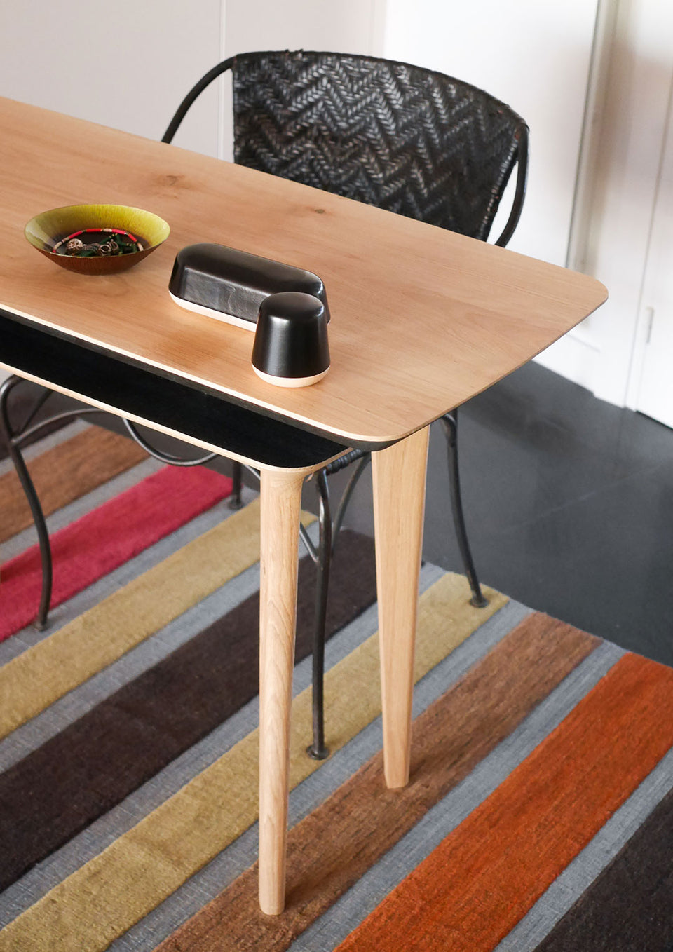 FLOA DESK WITH NICHE
