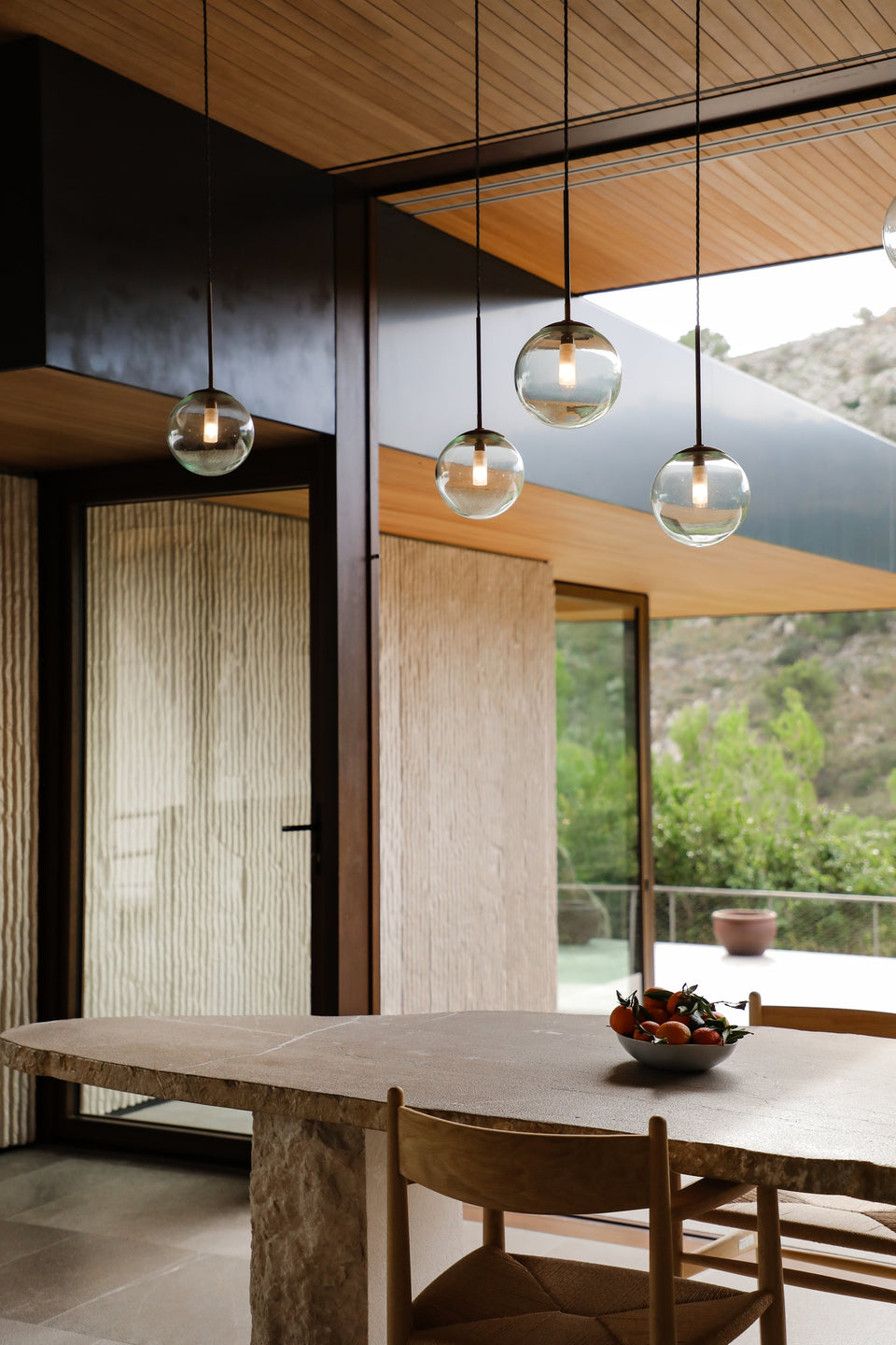 BALL TUBE PENDANT LIGHT