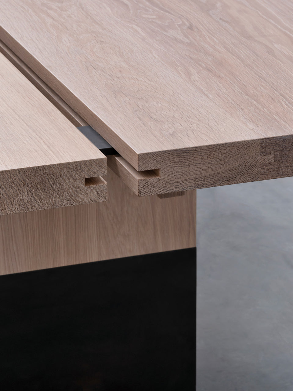 RIFT PLATINUM DINING TABLE