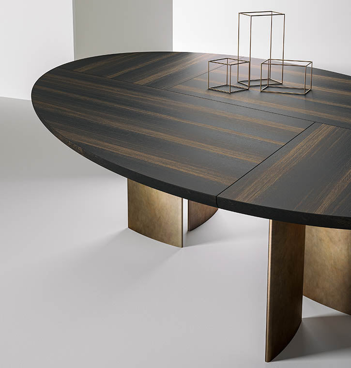 POE ROUND DINING TABLE