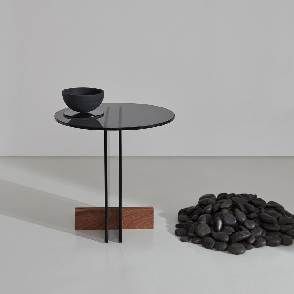 VIDRO SIDE TABLE IN SMOKED GLASS