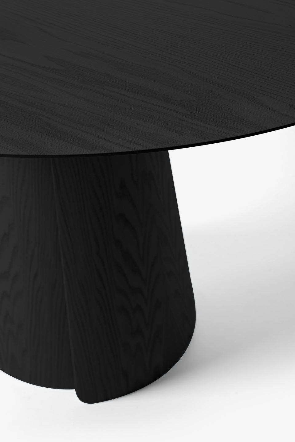 VOLTA DINING TABLE IN BLACK