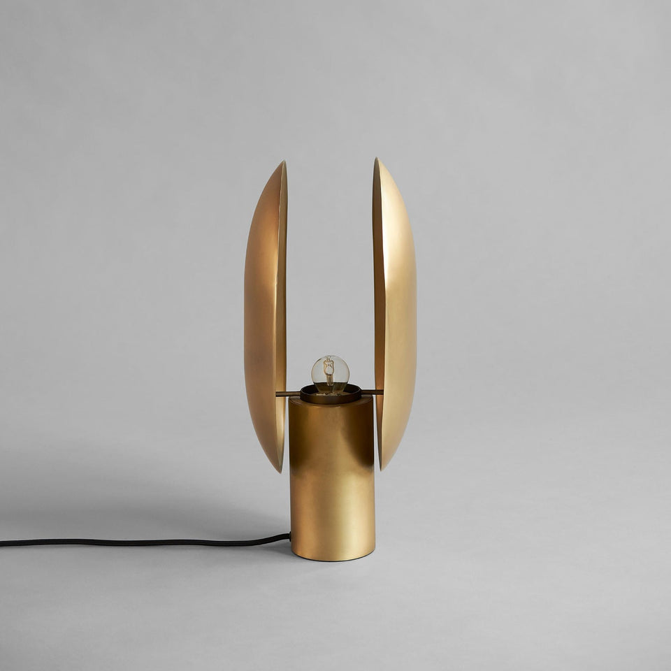 CLAM BRASS TABLE LAMP