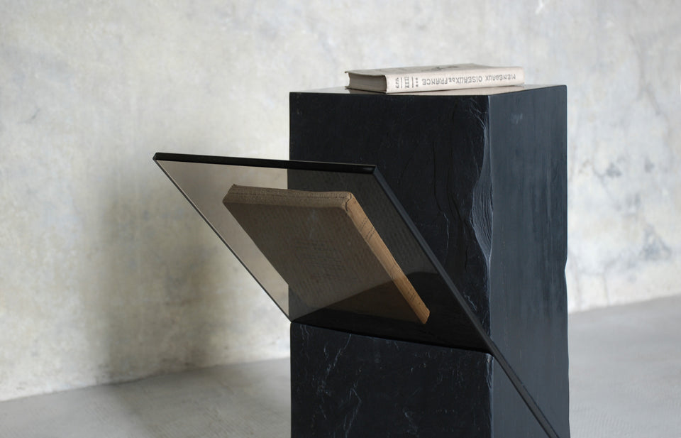 AVERTI SIDE TABLE