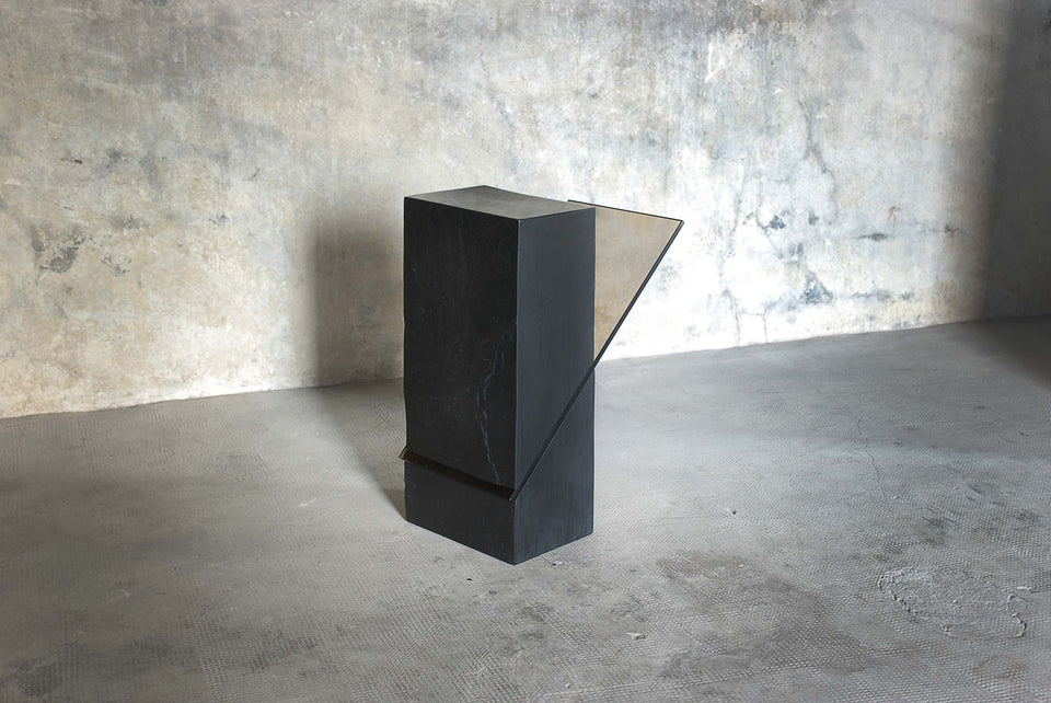 AVERTI SIDE TABLE