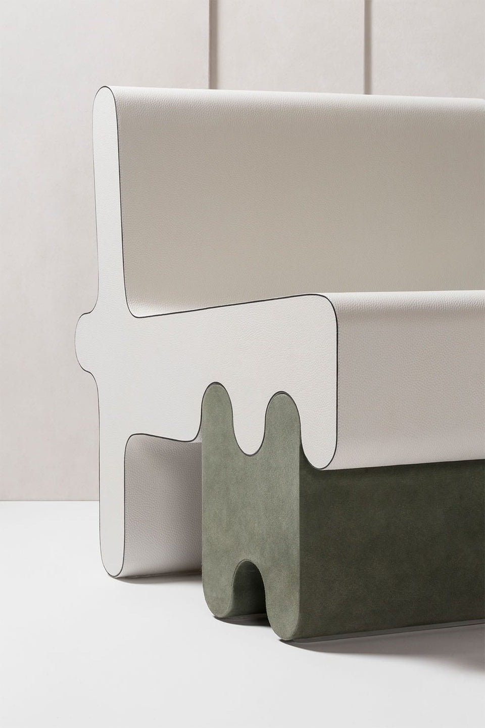 OSSICLE LEATHER CHAIR