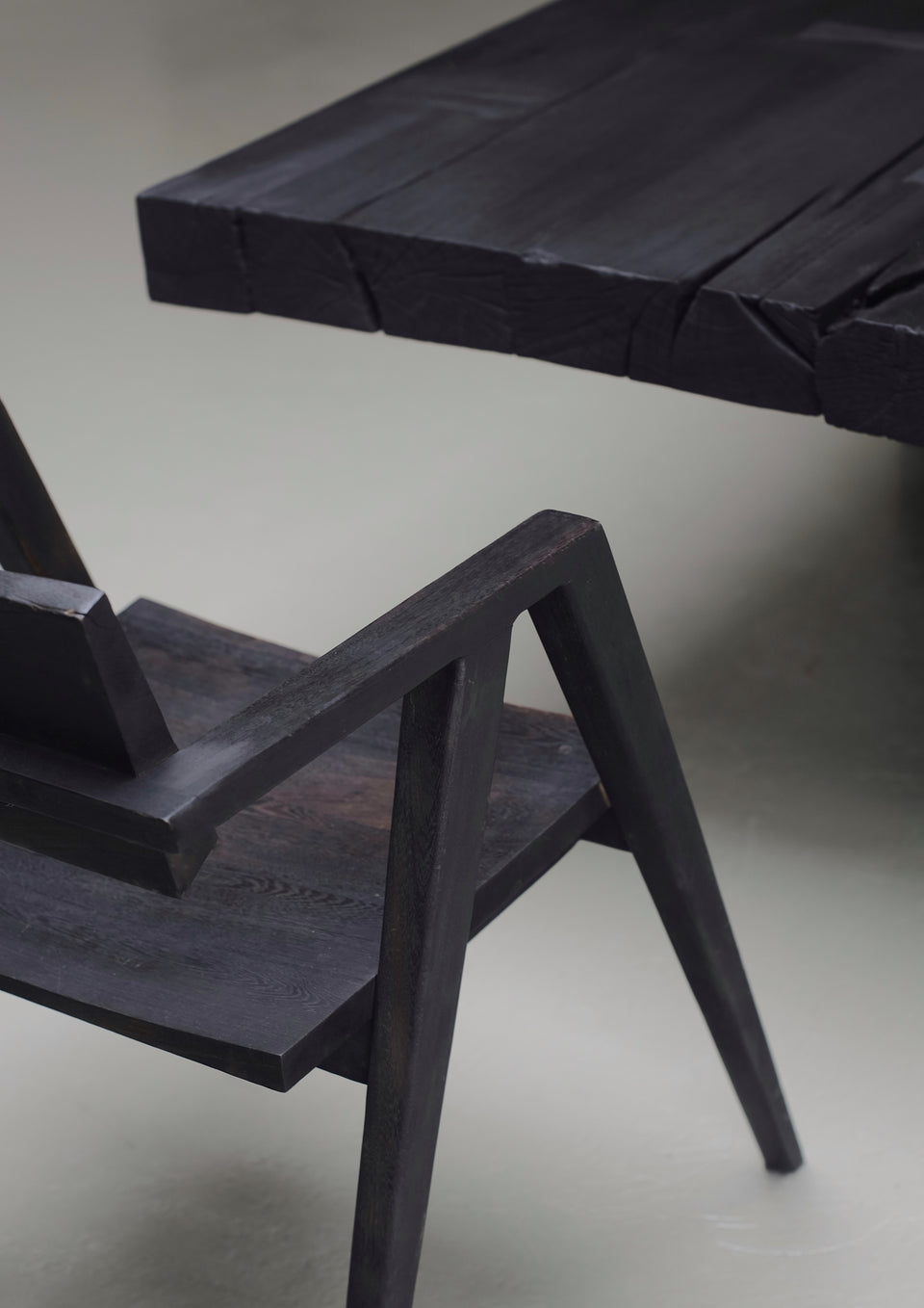 ACROS DINING TABLE
